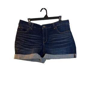 Time and Tru Mid Rise Shorts